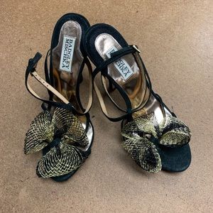 New Badgley Mischka black and gold sandals size 8